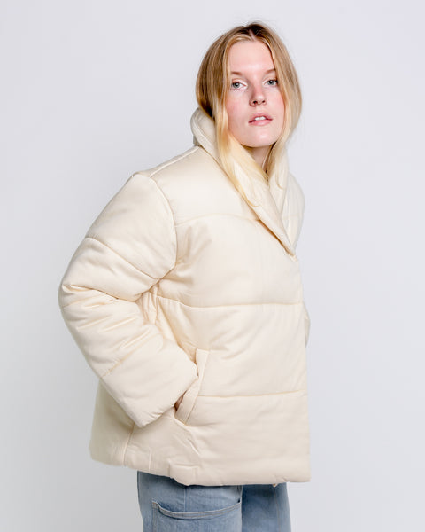 Short cotton puffer jacket in pearl