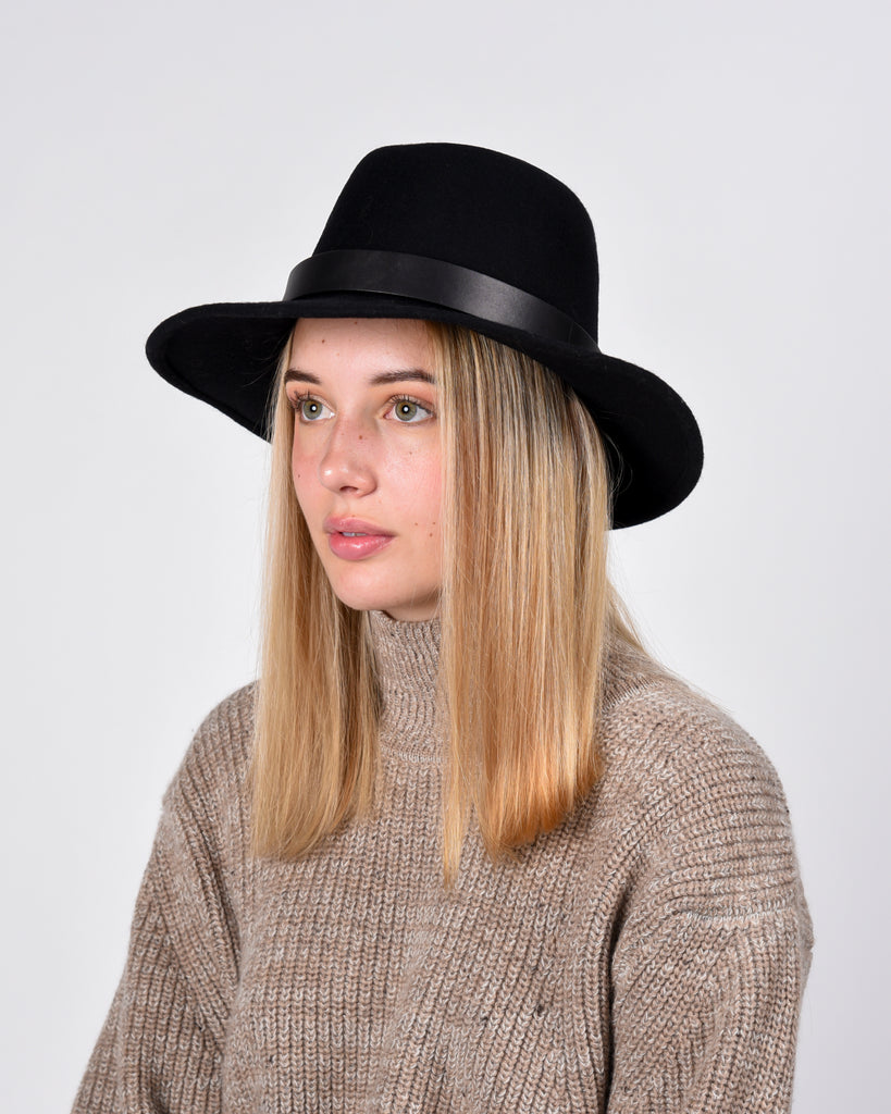 Jackson wool hat in black with leather band