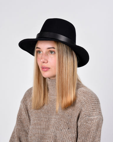 Jackson wool hat in black with leather band