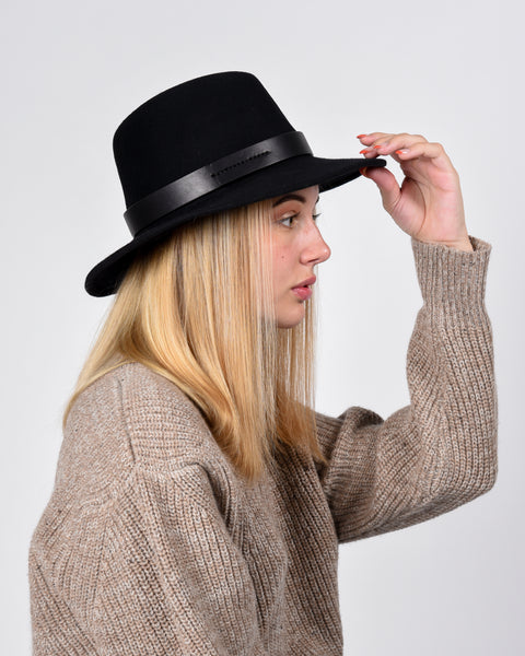 Jackson wool hat in black with leather band