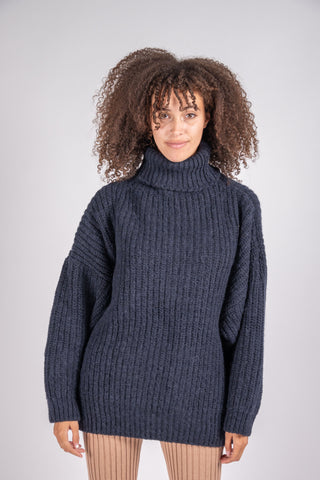 Mea turtleneck in black eco wool