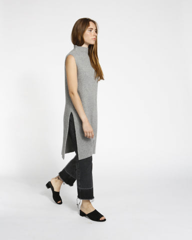 Sleeveless Ribbed Tunic in Grey - Founders & Followers - Achro - 4