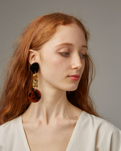 Madeleine Earrings in tortoise