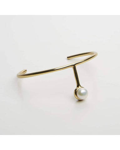 T-shaped cuff bracelet with pearl in gold