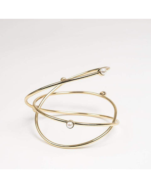 Triple wire bracelet with pearls in gold